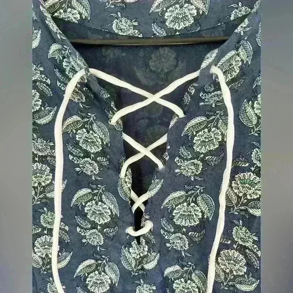 Everly Paisley bell sleeve dress size M - Picture 2 of 9